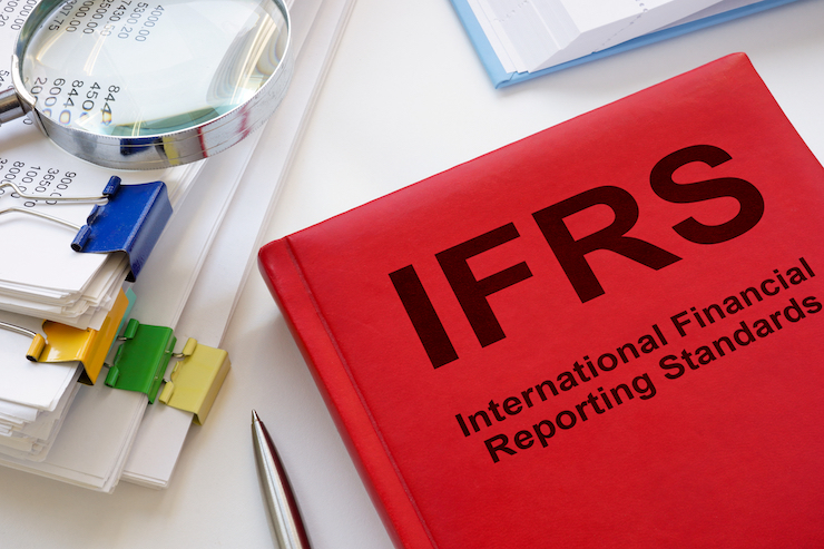 国際会計基準（IFRS）とは？日本基準との違いや導入のメリット・デメリット